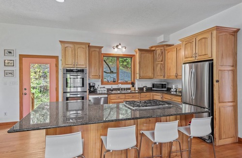 Altamont House | Peaceful View Cabin | Game Room · EV Charger · Fire Pit · Mountain View