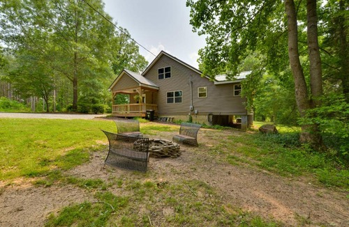 Olin House | Peaceful Wine Country Cottage w/Fire Pit in Olin!