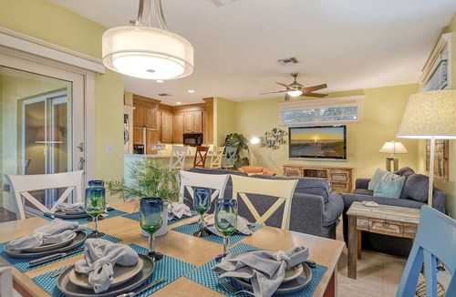 Siesta Key House | Peacock Villa | Semi Private Pool, Steps to Siesta Beach, Cabana Room
