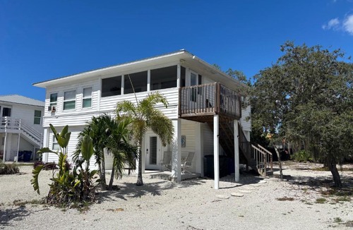 Bonita Springs Apartment | Pelican Fresh Entire Unit Kit Washer Dryer Upstairs 3Mi to Beach