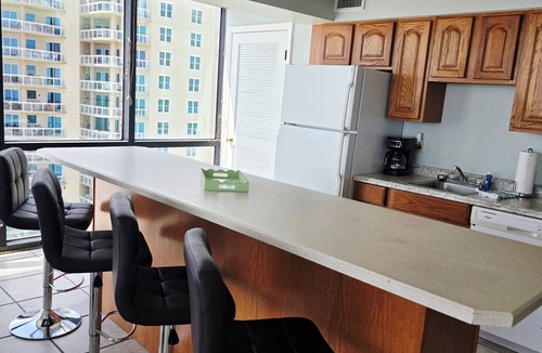 Schulte Park Condo | Penthouse Paradise~deluxe Oceanfront 2 bedroom 2 bathroom w/pool & tiki bar