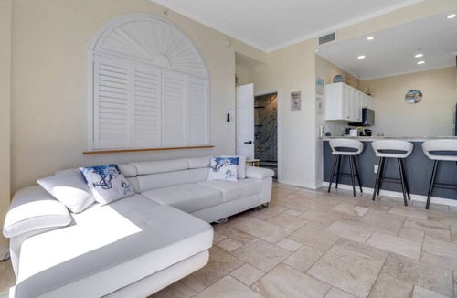 Fort Myers Beach Condo | PENTHOUSE SUITE | EXTENDED CEILINGS | ESTERO BAY & GULF VIEWS | SOAKING TUB | LOVERS KEY RESORT