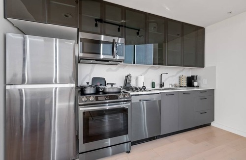East Orange Apartment | Penthouse views of NYC | Free Parking | BOOK NOW