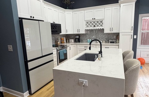Inman House | Perfect 4-bedroom house in tranquil Lake Bowen waterfront