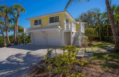 Englewood House | Perfect Beach House, Waterfront on Lemon Bay ; Walk To Private Gulf Beach.