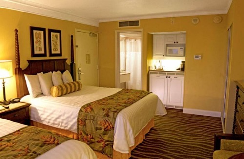 St. Pete Beach Resort | Perfect Escape! 2 Stunning Units for 8! Walk to Ocean Adventure! Free Parking!