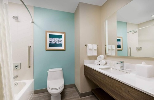 Marathon Hotel | Perfect Find! Outdoor Pool, Free Breakfast, Pets Are Welcome!