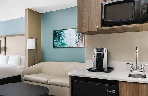 Marathon Hotel | Perfect Find! Outdoor Pool, Free Breakfast, Pets Are Welcome!