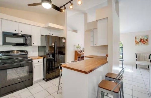 Englewood House | Perfect get away 3 mins away from the beach