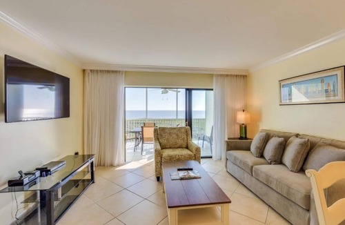 Captiva Apartment | Perfect Getaway! 2 Spacious Units, Free Parking, Restaurants, Pools, Waterslides