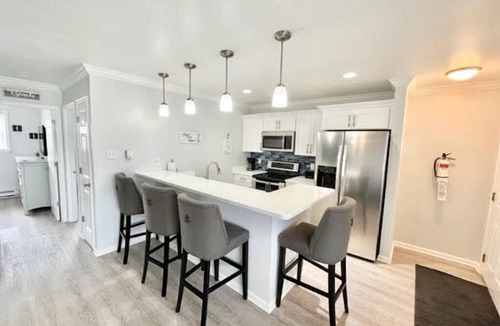 Brigantine Condo | Perfect Location 2 BR w/bay views! 1 block to beach! Winter rentals 40% off!