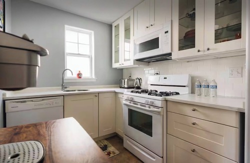 Queens Apartment | Perfect One-Bedroom Beach Escape in Charming Arverne By The Sea