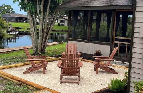 Highland House | Perfect Quiet getaway 2-bedroom canal front home