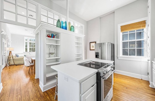 Seaside House | Pet Friendly, 150 Yards to Pool, 1 Min to the Beach, Shopping and Dining