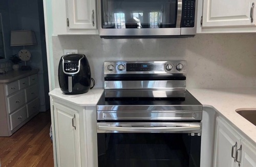 North Naples Cottage | Pet friendly 2 bedroom in beautiful north Naples only 3 miles from the beach