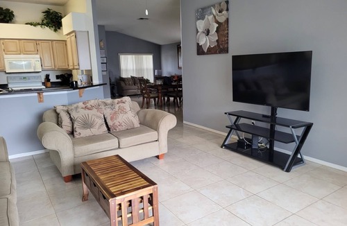 Chatham Park Villa | Pet friendly 3 Bed Villa with Private Pool