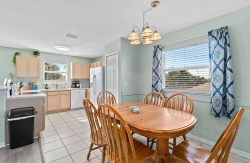 Indialantic House | Pet-Friendly 3BR Beach Home – Paradise Park, Melbourne FL