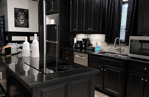 Huger House | Pet-Friendly 3BR Retreat 25 Minutes from Charleston with Fire Pit