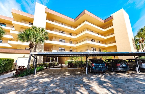 Siesta Key Condo | Pet-friendly condo a short walk from private beach & fishing dock on bay