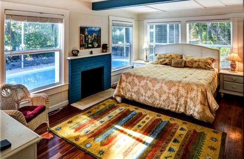 Captiva House | Pet-Friendly Cottage with Private Pool and Dock Access