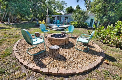 Englewood House | Pet Friendly & Firepit Minutes to Beach Sleeps 6