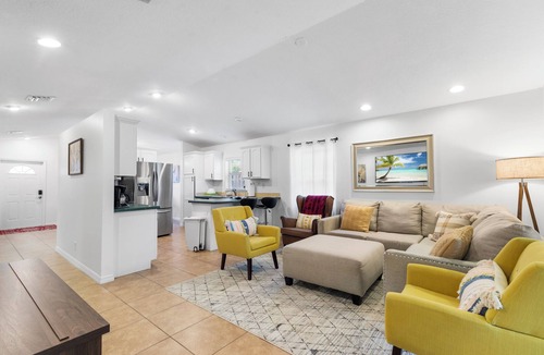 Jupiter House | Pet-Friendly Jupiter Home Game Room Central