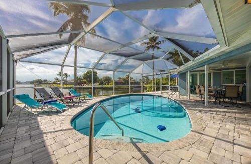 Fort Myers House | Pet Friendly, Lake view, Game Room - Villa Coral Palace - Roelens Vacations