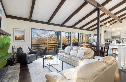Sugar Mountain Cabin | Pet-Friendly Mountain Cabin with Hot Tub Near Sugar Mountain, Sleeps 12