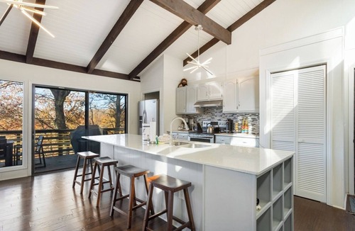 Sugar Mountain Cabin | Pet-Friendly Mountain Cabin with Hot Tub Near Sugar Mountain, Sleeps 12