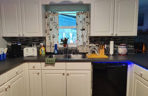Dade City House | Pet-Friendly Poolside Escape