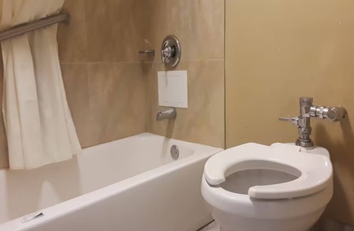 Governor's Walk Hotel | Pet-Friendly Room with Free Parking near Donald L. Tucker Civic Center