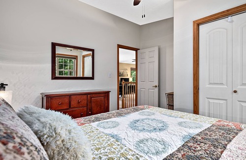 Candler Cottage | Pet Friendly -Secluded Mountain Retreat 20 Min to Downtown Asheville
