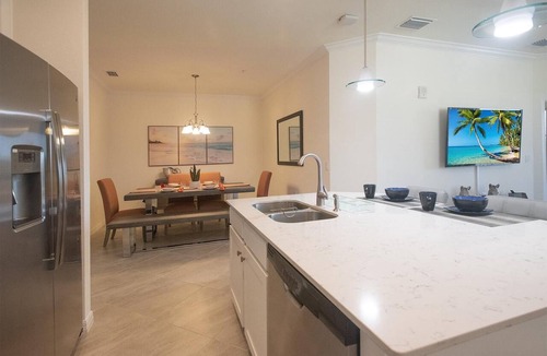Lakewood Ranch Condo | Pin-High - Dazzling 3/bed, 2/bath with Lake and Green View