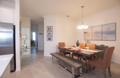 Lakewood Ranch Condo | Pin-High - Dazzling 3/bed, 2/bath with Lake and Green View