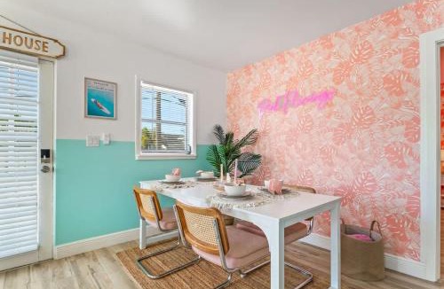 Downtown Dunedin House | Pink Flamingo