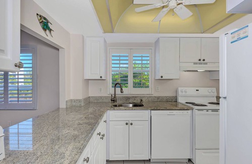 Siesta Key Condo | Playing Hooky | Beachfront condo w/resort-style amenities, Views of the Gulf