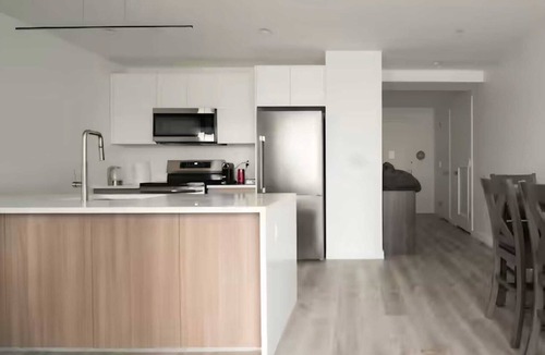 Greenpoint Apartment | Pleasant 1-bedroom @ waterfront tower in Greenpoint right across of Manhattan