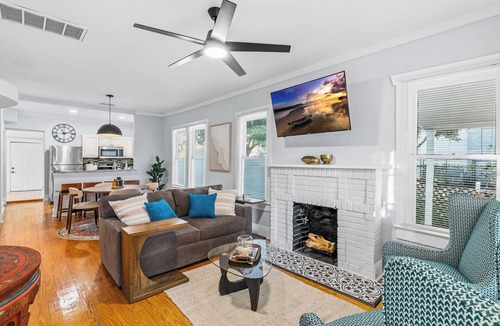 South Seminole Heights House | Plug & Play on the Wilder side 2/2 all utilities included