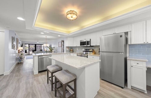 Sanibel Condo | Pointe Santo B23: Bright Beachside Oasis Gulf Views