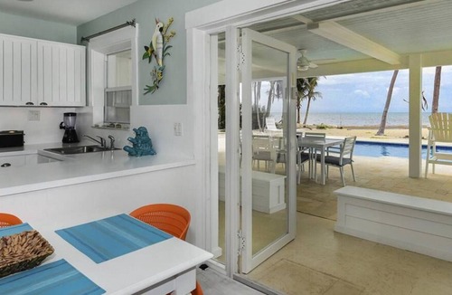 Islamorada House | POOL AND DEEP WATER DOCK