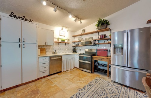 Palm Harbor Apartment | Pool & Patio Access: Breezy Getaway in Palm Harbor