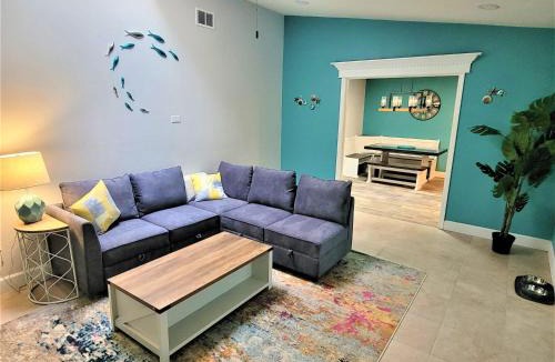 Tarpon Springs House | Pool pet-friendly close to beaches attractions
