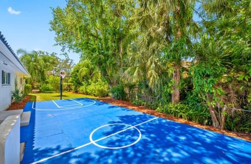 Anona House | Pool Soccer Basketball Game Room Sleeps 20