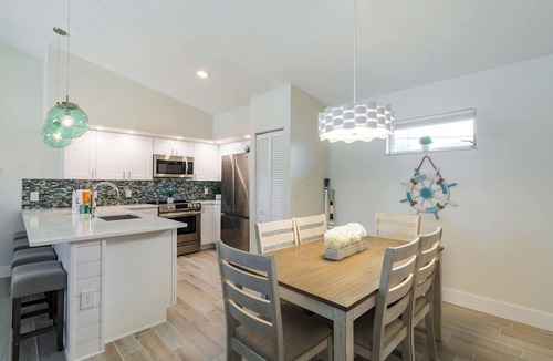 Holmes Beach House | Pool, Spa, Mini Golf, Games, Beach 4 bed 4 bath