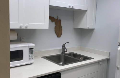 Siesta Key Condo | Poolside Condo minutes from Siesta Key Beach