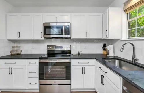 Columbia House | Poolside Pad - Monthly Stay - Near USC, Lexington, Ft Jackson, I-26 & I-20