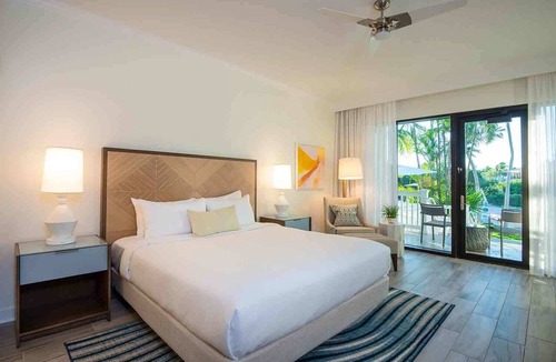 Marathon Hotel | Poolside Room w/Spa & Tiki Beach | No Hidden Fee