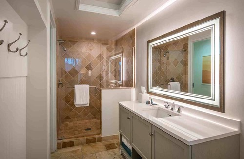Marathon Hotel | Poolside Room w/Spa & Tiki Beach | No Hidden Fee