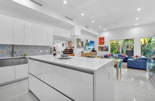 Northeast Coconut Grove House | Pop Art Paradise | Coconut Grove Pool Villa