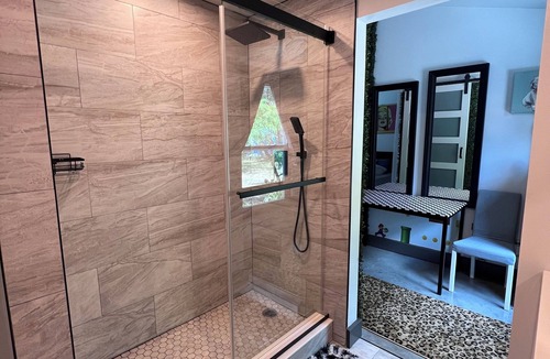 Bearss Plaza Hotel | Pop Culture Luxury Suite Tampa Pool Hot Tub
